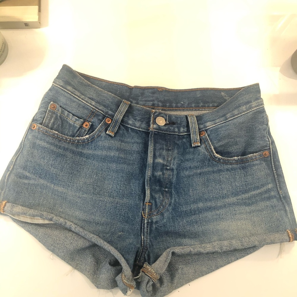 LEVI 501 high waisted cutoffs